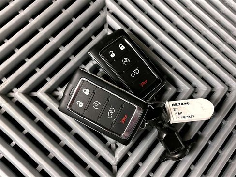 Used 2024 Jeep Grand Cherokee L Altitude AWD/4WD image 11