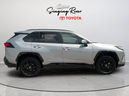 Used 2022 Toyota RAV4 SE w/ SE Grade Weather Package AWD/4WD image 8