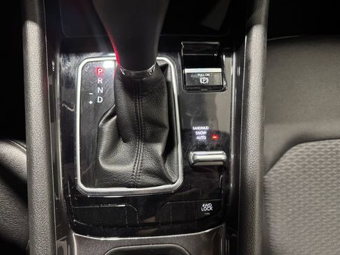 Used 2025 Jeep Compass Latitude w/ Sun & Sound Group AWD/4WD image 37