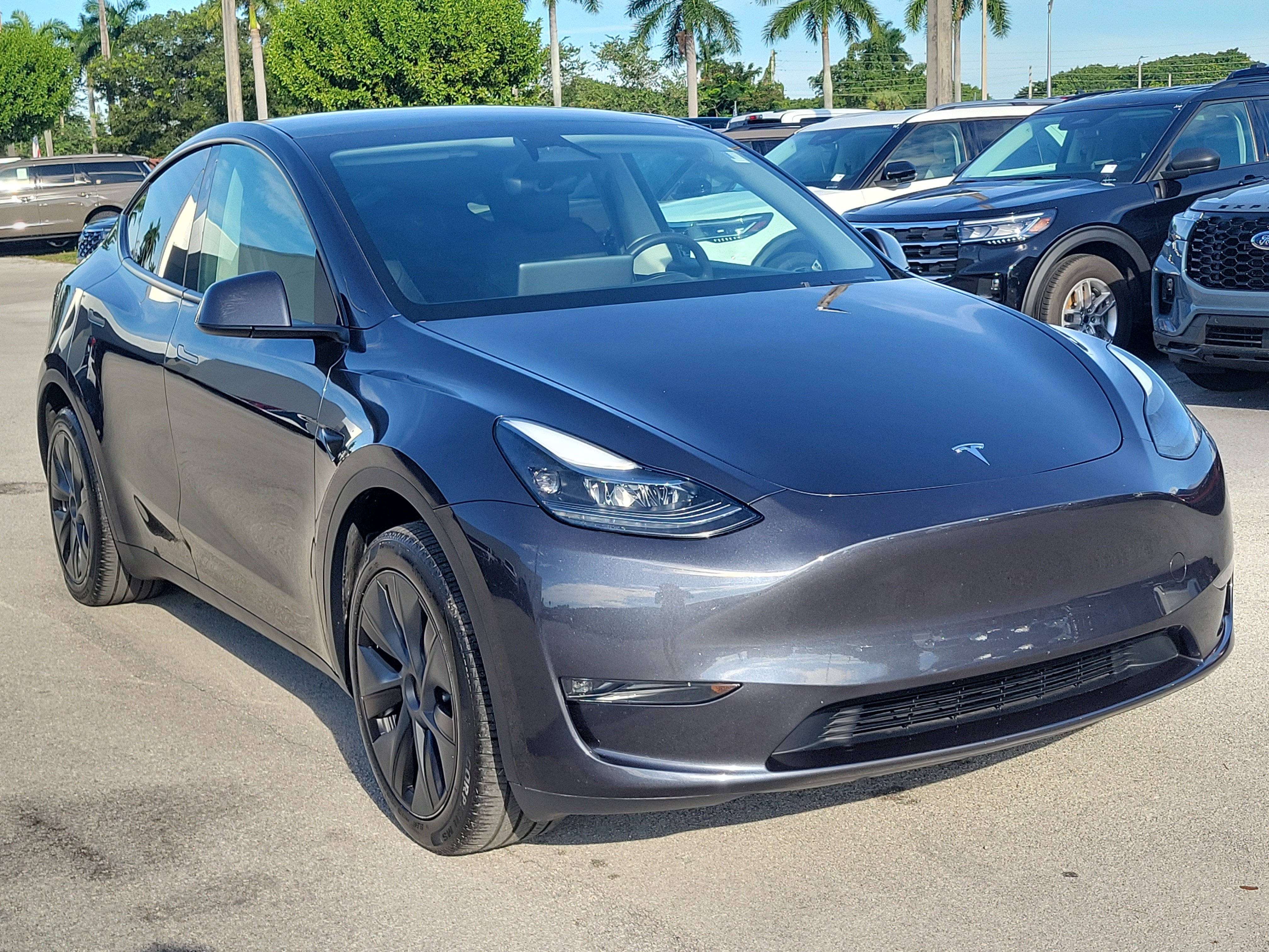 Used 2024 Tesla Model Y Long Range AWD/4WD image 3