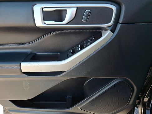 Used 2021 Ford Explorer XLT w/ Equipment Group 202A image 13