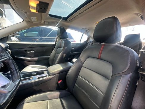 Used 2022 Nissan Sentra SR w/ SR Premium Package FWD image 8