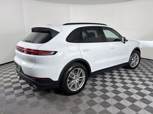 Used 2024 Porsche Cayenne AWD/4WD image 9