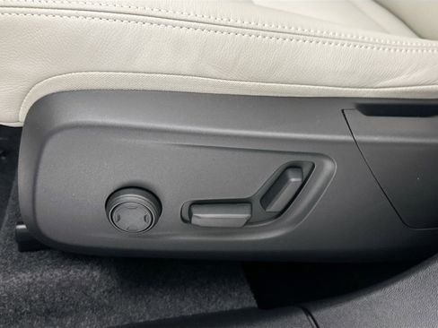 New 2026 Volvo XC40 B5 Ultra w/ Protection Package Premier image 19