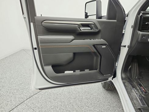 Used 2025 GMC Sierra 2500 AT4 image 14