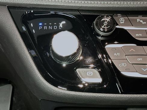 New 2026 Chrysler Pacifica Select AWD/4WD image 11