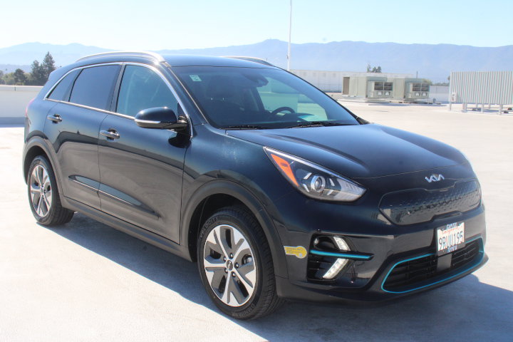 Used 2022 Kia Niro EX FWD image 2