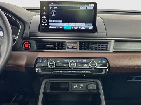 Used 2024 Honda Pilot Elite image 39