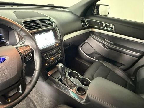 Used 2017 Ford Explorer XLT w/ Equipment Group 202A image 27