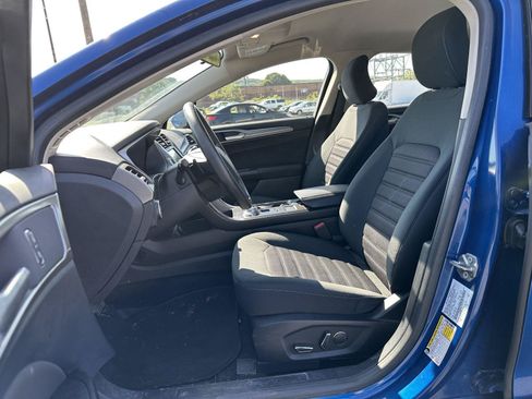 Used 2018 Ford Fusion SE w/ Fusion SE Technology Package FWD image 11