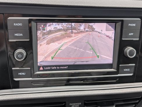 Used 2024 Volkswagen Jetta SE FWD image 6