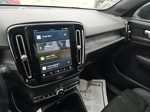 Used 2023 Volvo C40 P8 Recharge Plus image 6