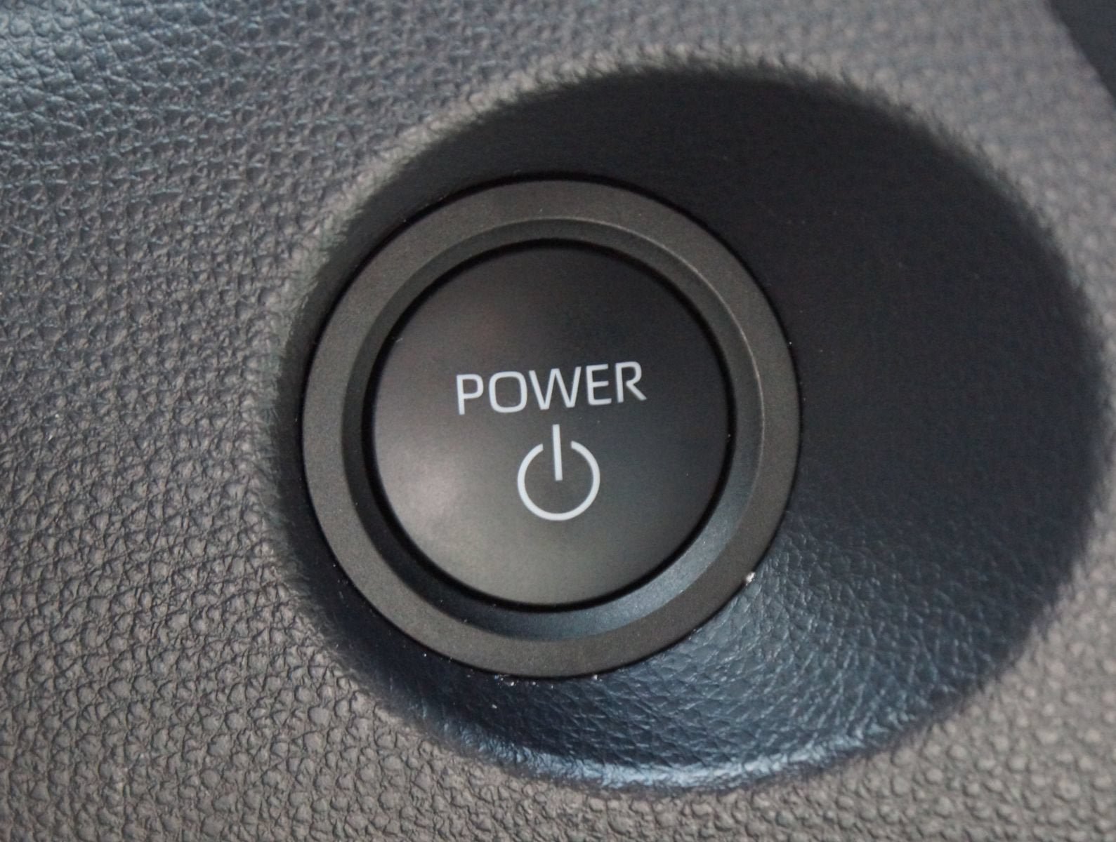 Used 2026 Toyota Corolla Cross AWD Hybrid w/ Moonroof Package image 8