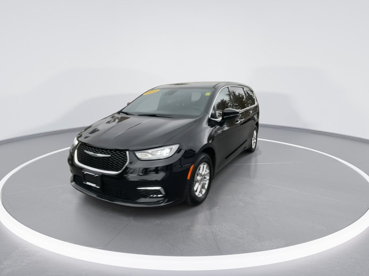 Used 2025 Chrysler Pacifica Select FWD image 6