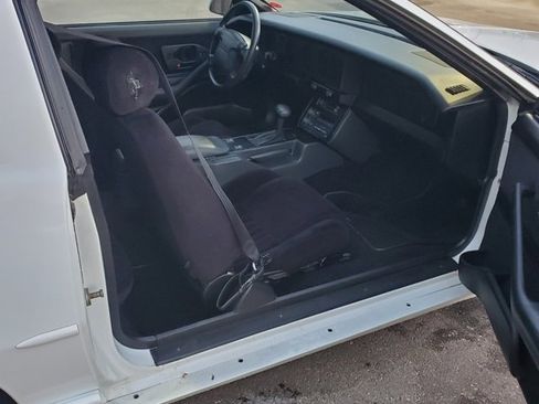 Used 1991 Pontiac Firebird Base image 35