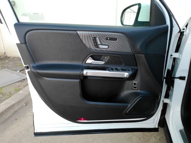 Used 2021 Mercedes-Benz GLB 250 w/ Premium Package image 11