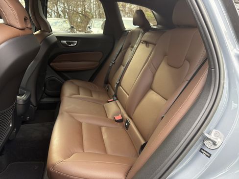 Certified 2023 Volvo XC60 B5 Plus w/ Climate Package image 32