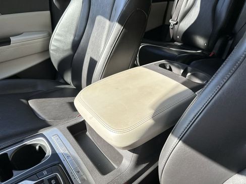 Used 2023 Kia Carnival LX image 21