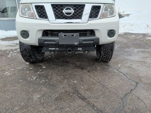 Used 2018 Nissan Frontier SV image 5