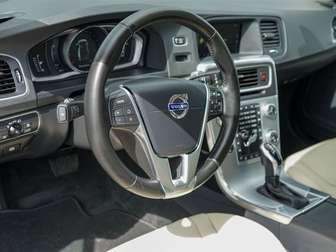 Used 2018 Volvo S60 T5 Dynamic w/ Vision Package image 9
