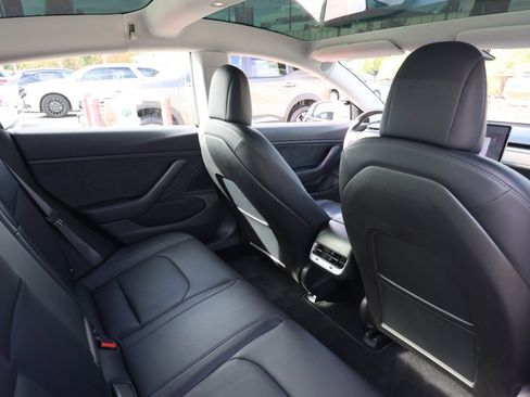 Used 2018 Tesla Model 3 Long Range image 16