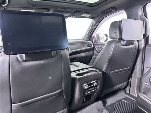 Used 2021 GMC Yukon XL SLT w/ SLT Premium Package image 22