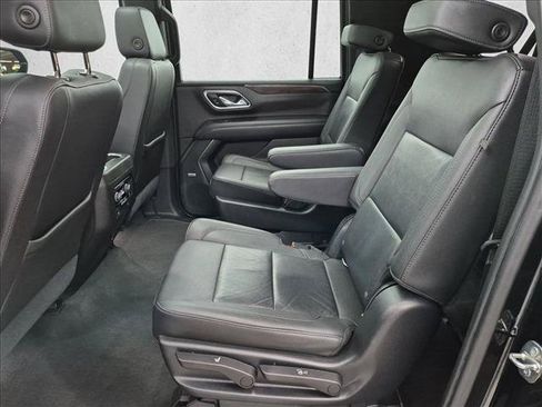 Used 2021 Chevrolet Suburban LT RWD image 18