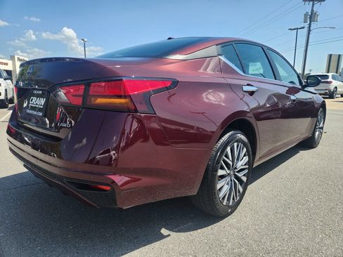 Used 2025 Nissan Altima 2.5 SV AWD/4WD image 7