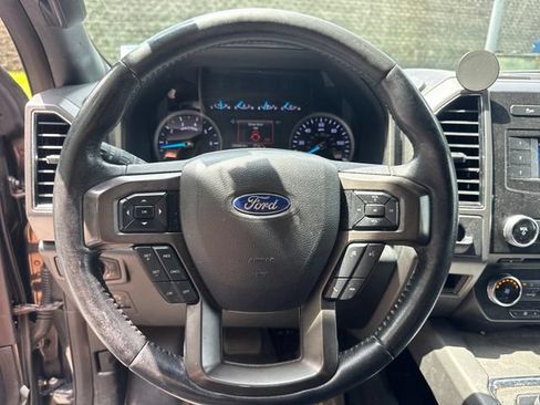 Used 2018 Ford Expedition XLT w/ Equipment Group 201A RWD image 17