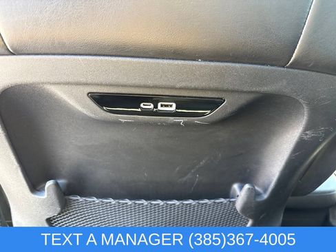 Used 2025 Chrysler Pacifica Limited FWD image 16