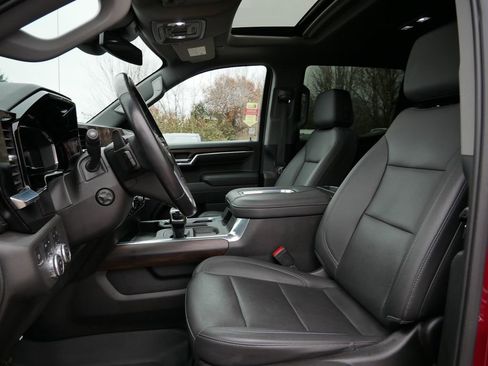 Used 2022 GMC Sierra 1500 SLT w/ SLT Premium Plus Package image 3