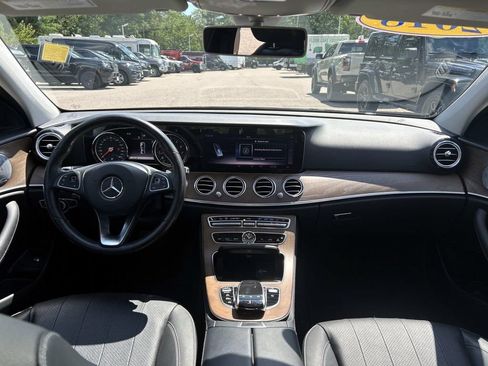 Used 2018 Mercedes-Benz E 300 4MATIC image 24