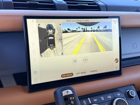 Used 2024 Land Rover Defender 110 SE image 25