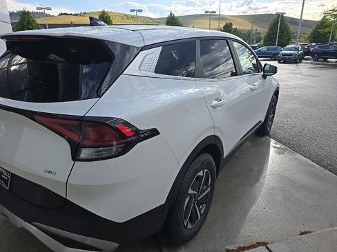 New 2025 Kia Sportage LX image 6