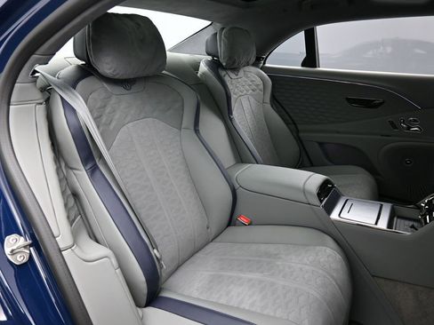 Used 2025 Bentley Flying Spur Plug-In Hybrid image 30