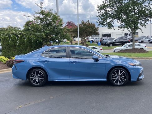 Used 2023 Toyota Camry SE FWD image 11