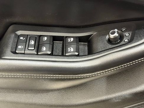 Used 2023 Jeep Grand Cherokee Altitude image 30