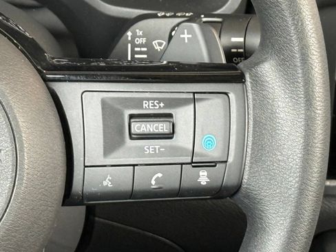 Used 2023 Nissan Rogue SV AWD/4WD image 34