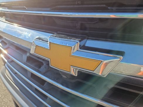 Used 2024 Chevrolet Traverse LT FWD image 21