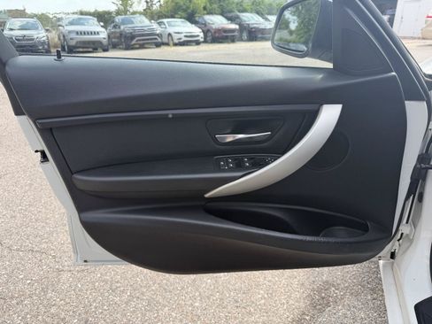 Used 2018 BMW 320i xDrive Sedan AWD/4WD image 10