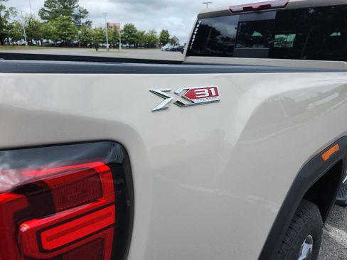 New 2026 GMC Sierra 2500 SLE w/ SLE Value Package; AWD/4WD image 5