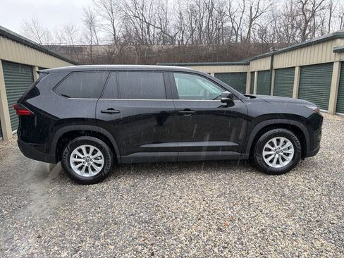 Used 2025 Toyota Grand Highlander AWD image 8