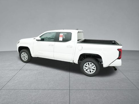 Used 2024 Toyota Tacoma SR5 AWD/4WD image 5