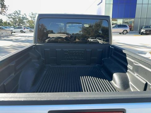 Used 2022 Jeep Gladiator Overland image 9