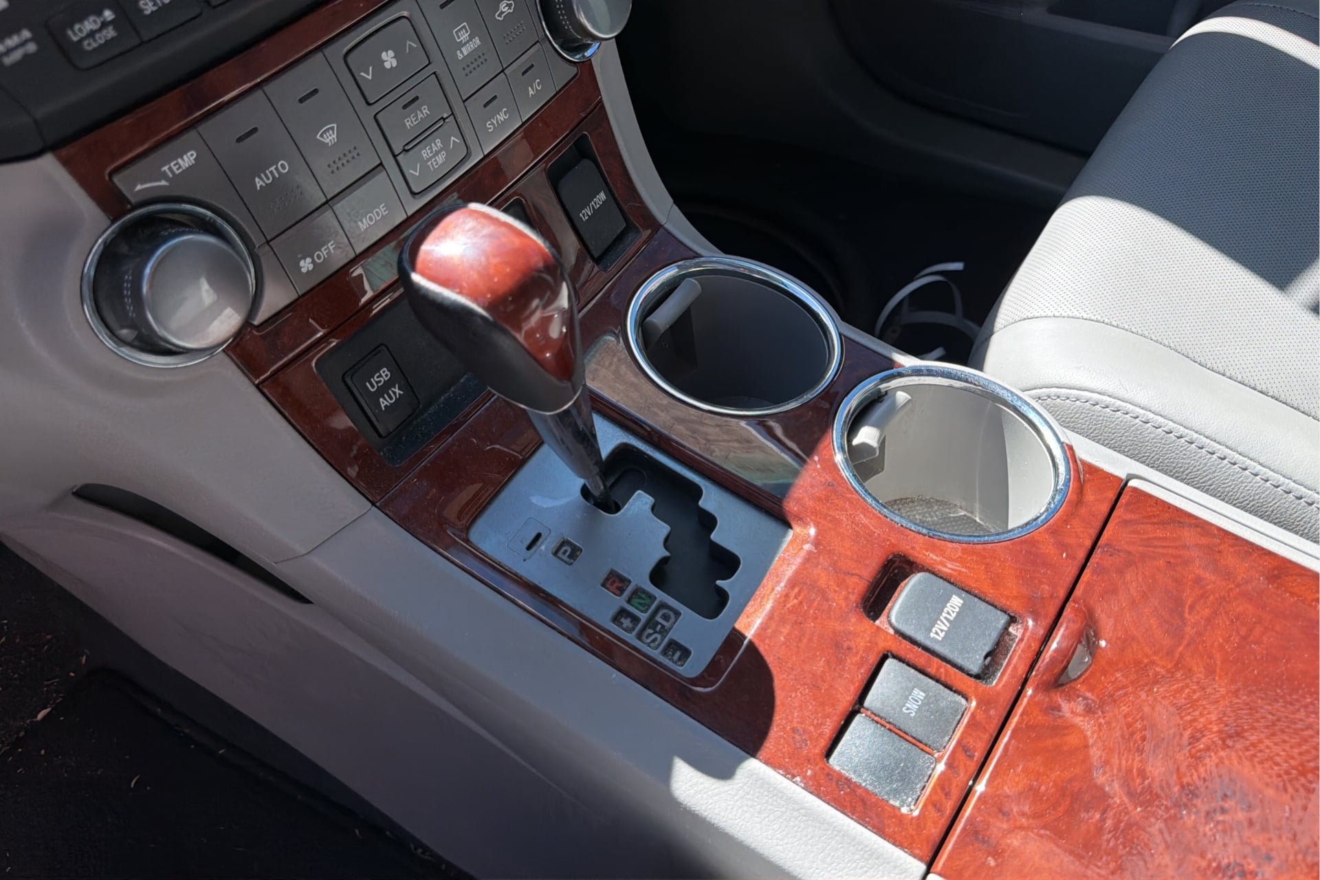 Used 2012 Toyota Highlander Limited w/ Tow Pkg FWD image 20