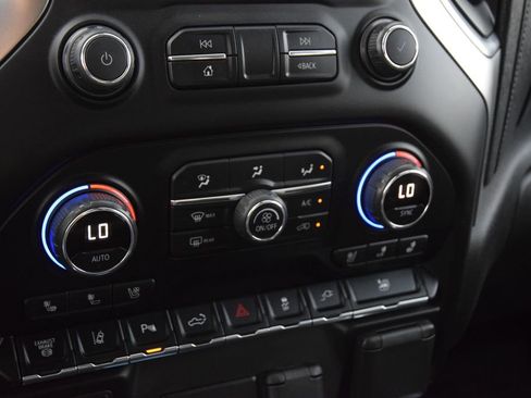 Used 2020 Chevrolet Silverado 2500 LTZ w/ LTZ Convenience Package image 31