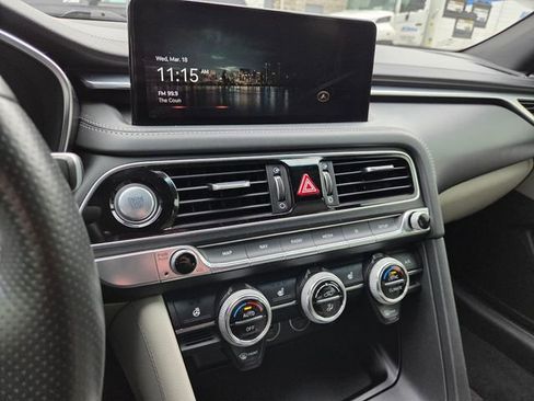 Used 2023 Genesis G70 2.0T image 9