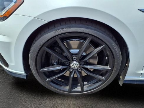 Used 2019 Volkswagen Golf R 4-Door AWD/4WD image 7