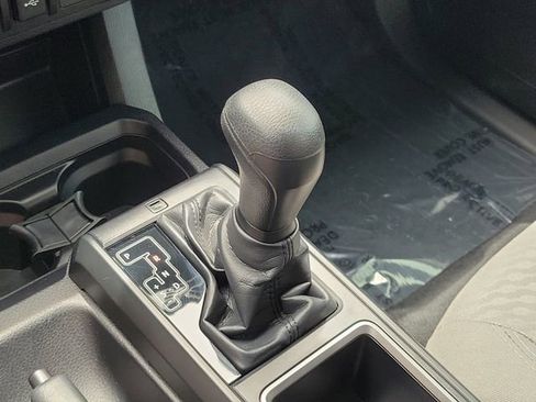 Used 2022 Toyota Tacoma SR AWD/4WD image 29