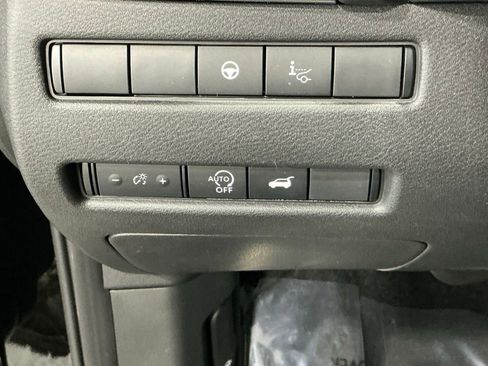 Used 2025 Nissan Rogue SL w/ SL Premium Package image 22